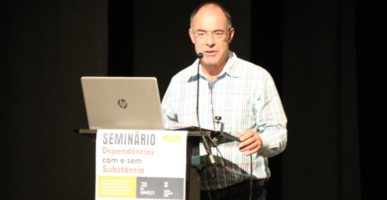 Seminário sensibiliza alunos do 11.º ano para riscos das dependências e comportamentos na Casa da Cultura da Sertã