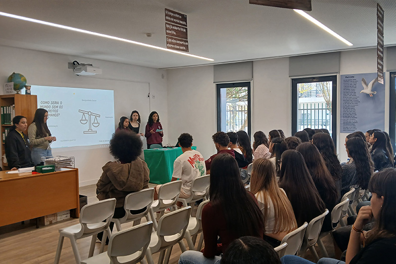 Turma do 10.º D dinamiza palestras no âmbito da Cidadania e Desenvolvimento